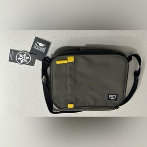 ✨NWT✨ Roots: Lunch Bag